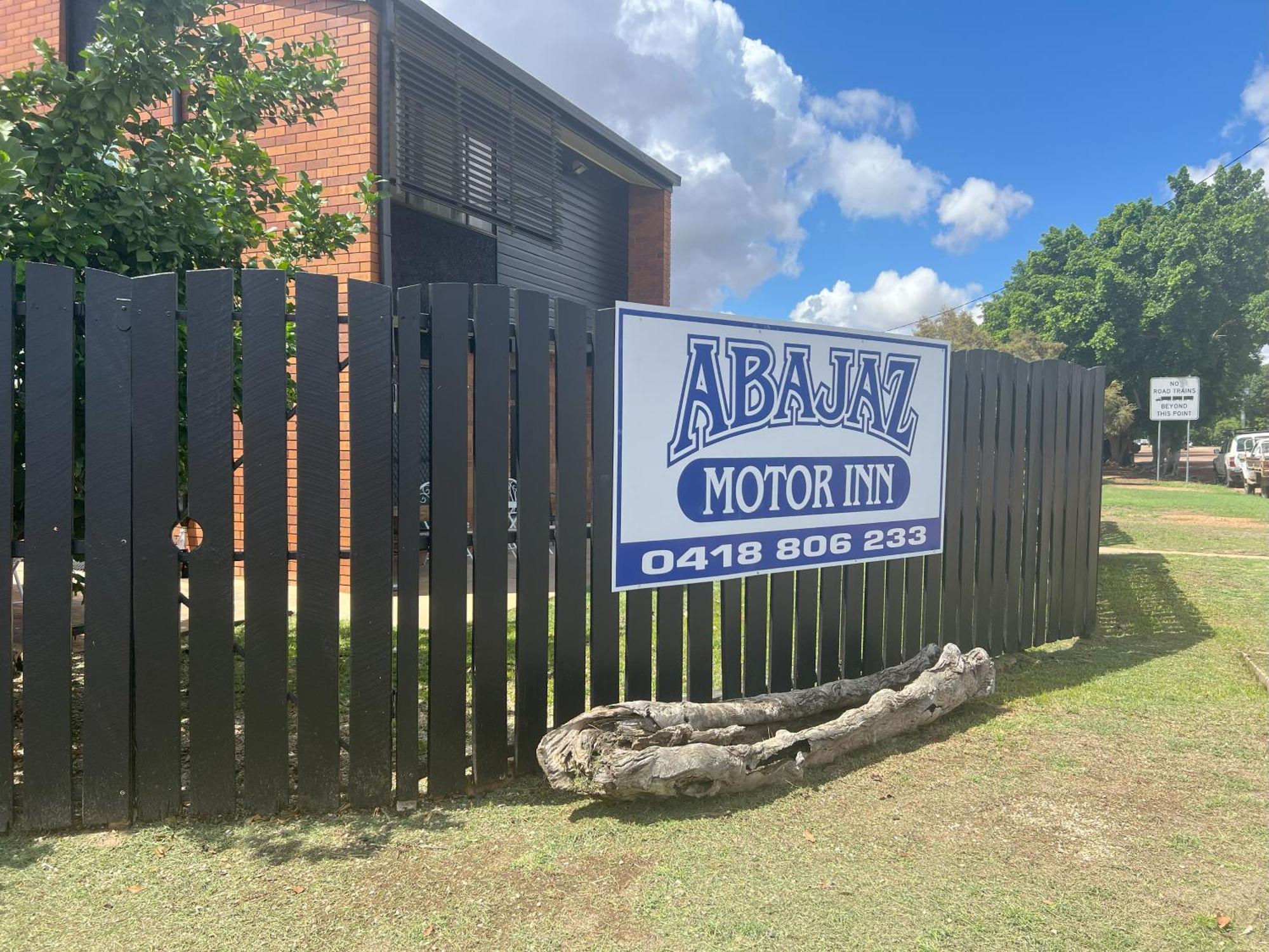 Abajaz Motel-Central-King Bed-Shaded Parking ลองรีช ภายนอก รูปภาพ