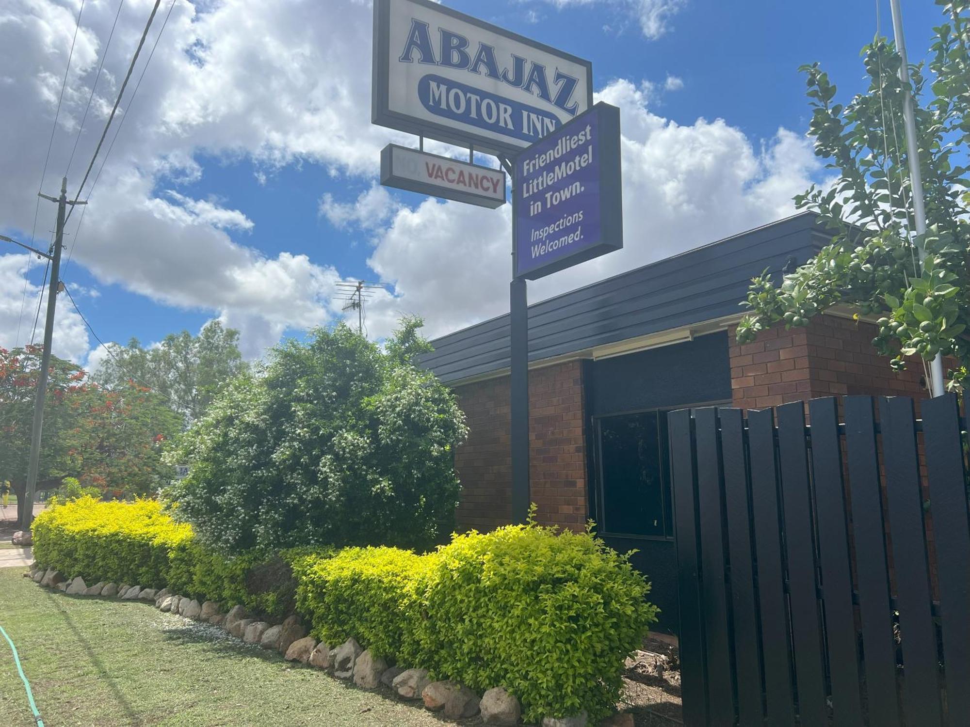 Abajaz Motel-Central-King Bed-Shaded Parking ลองรีช ภายนอก รูปภาพ