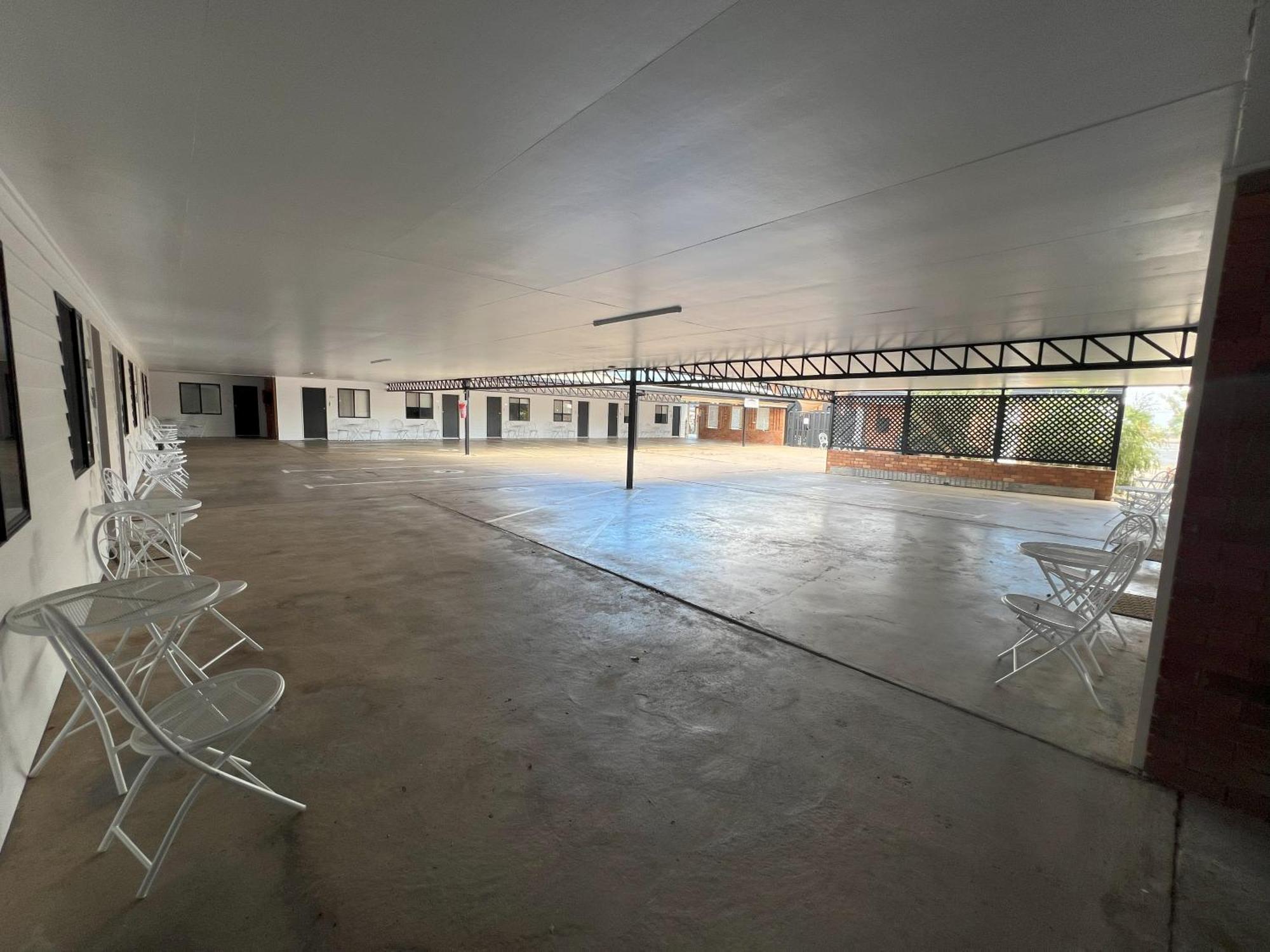 Abajaz Motel-Central-King Bed-Shaded Parking ลองรีช ภายนอก รูปภาพ