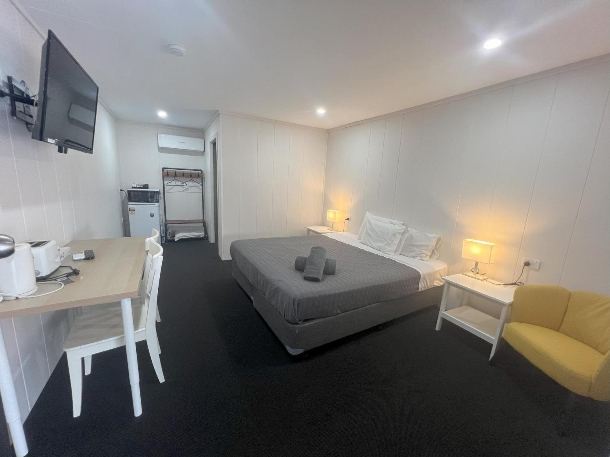 Abajaz Motel-Central-King Bed-Shaded Parking ลองรีช ภายนอก รูปภาพ