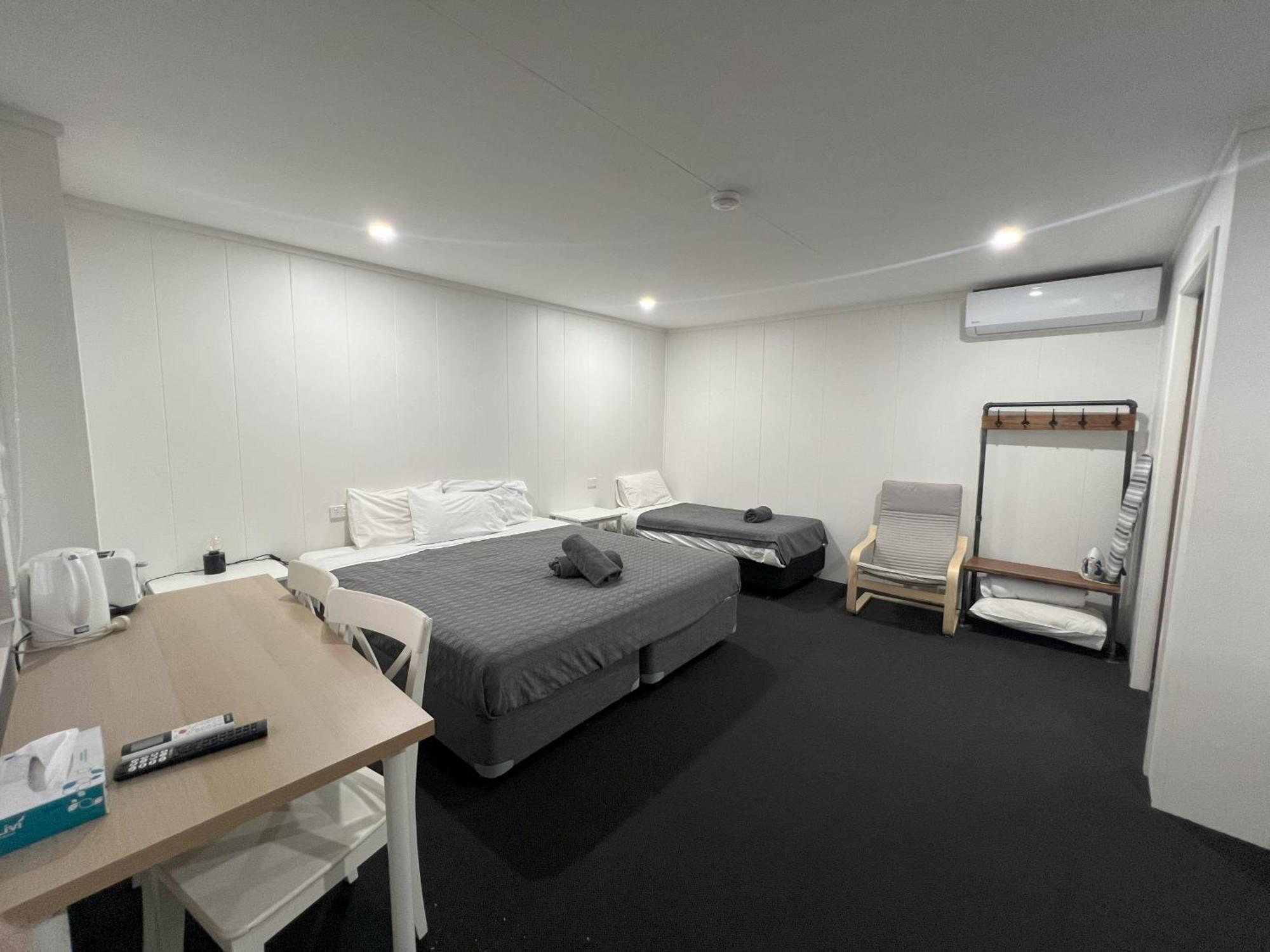 Abajaz Motel-Central-King Bed-Shaded Parking ลองรีช ภายนอก รูปภาพ