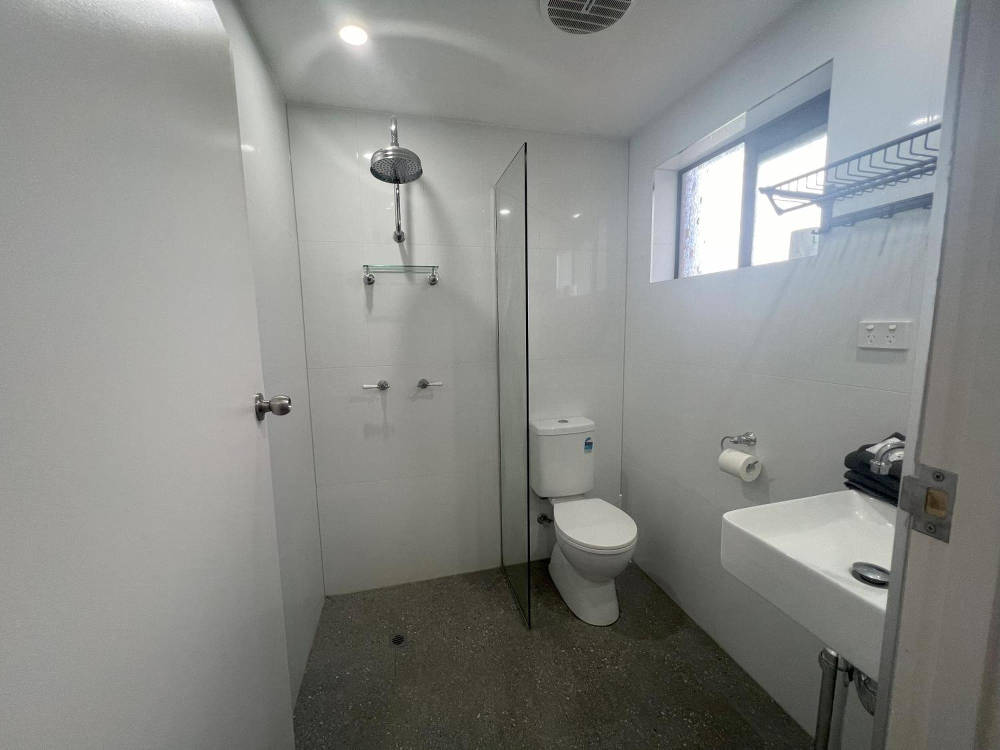 Abajaz Motel-Central-King Bed-Shaded Parking ลองรีช ภายนอก รูปภาพ