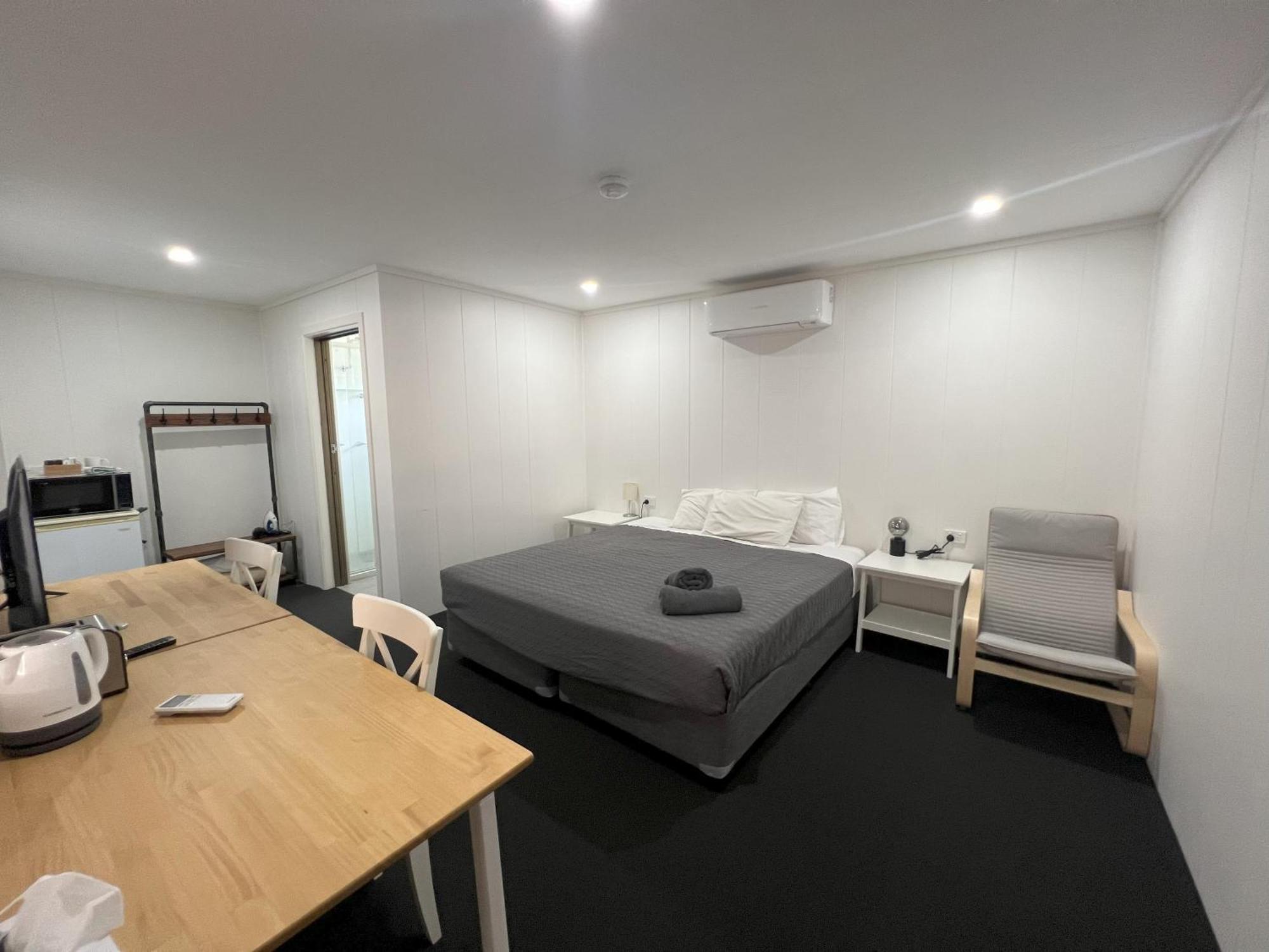 Abajaz Motel-Central-King Bed-Shaded Parking ลองรีช ภายนอก รูปภาพ