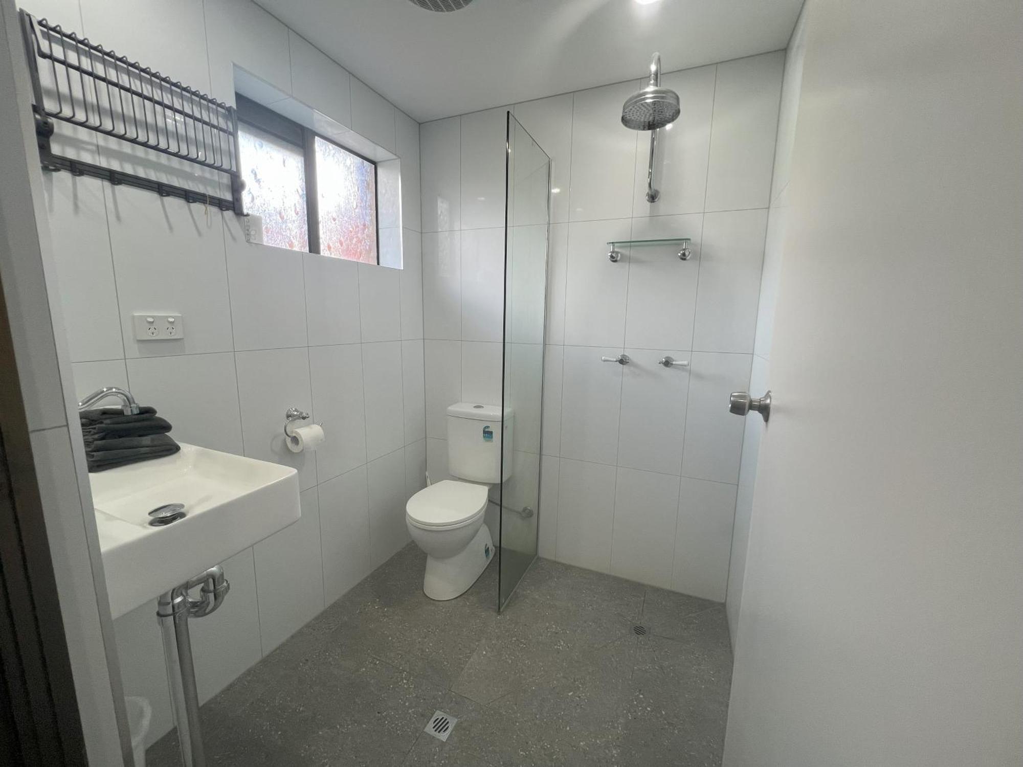 Abajaz Motel-Central-King Bed-Shaded Parking ลองรีช ภายนอก รูปภาพ