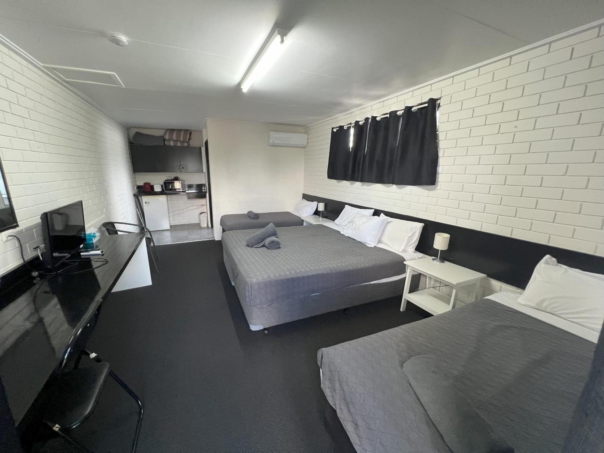 Abajaz Motel-Central-King Bed-Shaded Parking ลองรีช ภายนอก รูปภาพ