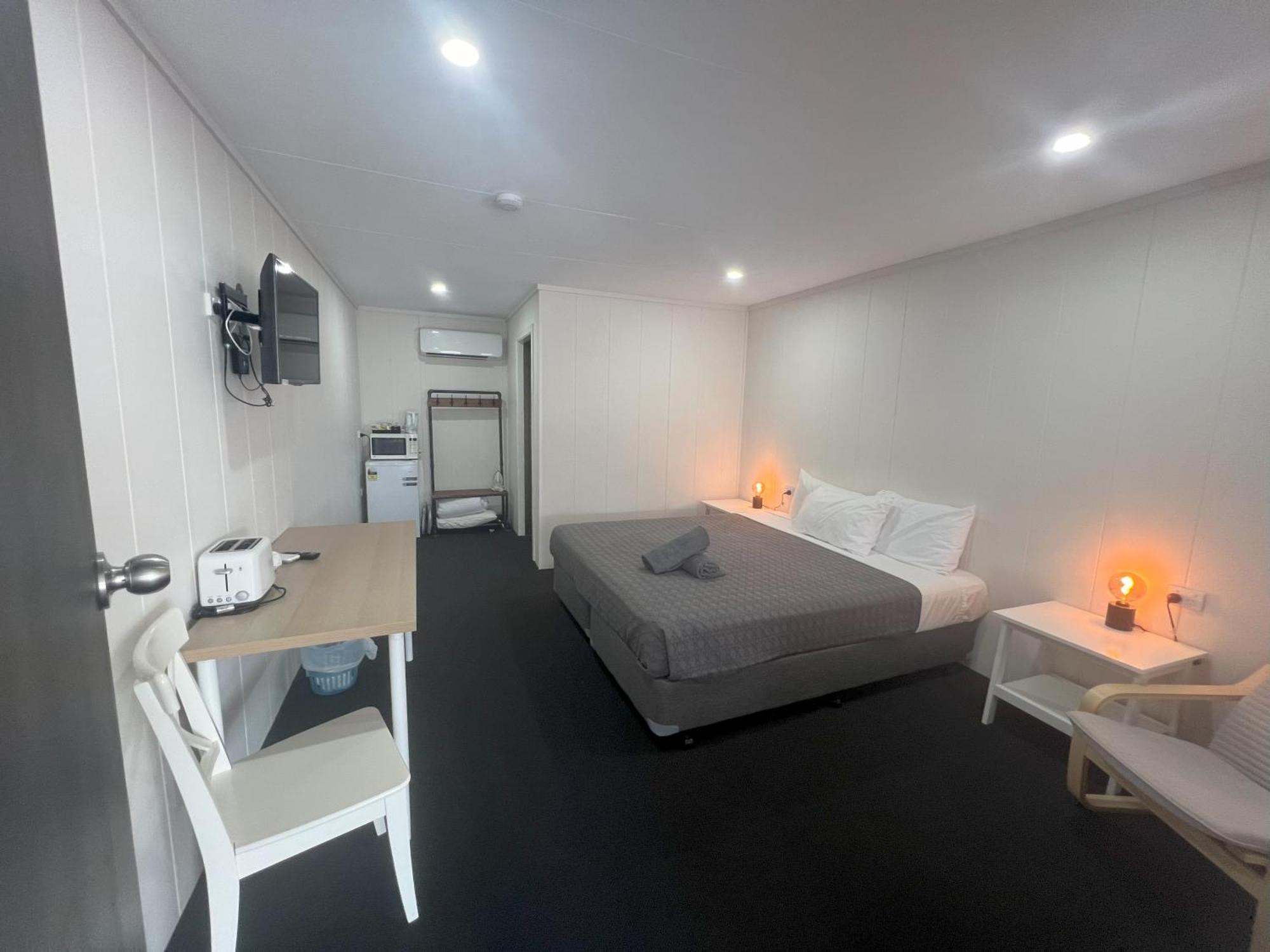 Abajaz Motel-Central-King Bed-Shaded Parking ลองรีช ภายนอก รูปภาพ